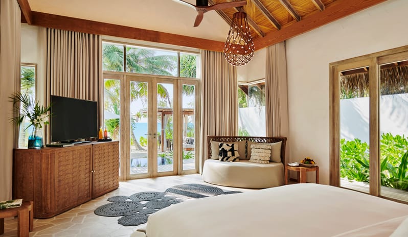 Fairmont Maldives Sirru Fen Fushi-BEACH SUNSET VILLA BEDROOM_15635